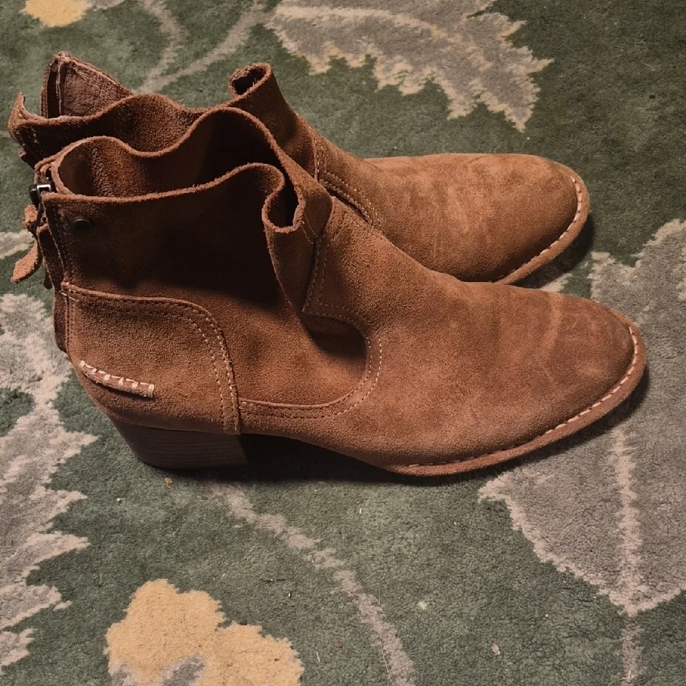 UGG Men's Tan Suede Boots